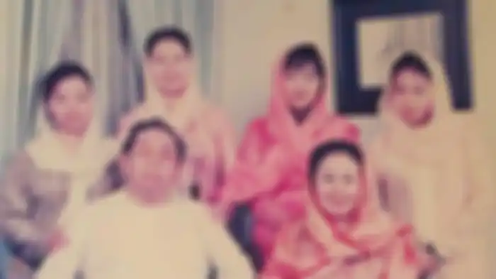 Potret Gus Dur bersama istri dan keempat anaknya. 