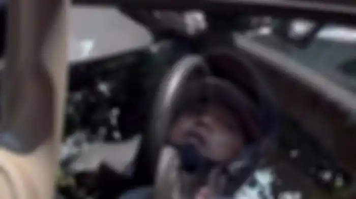 Sosok wajah pemalak bermotor terekam lewat video. Modus minta uang untuk bayar anak sekolah.