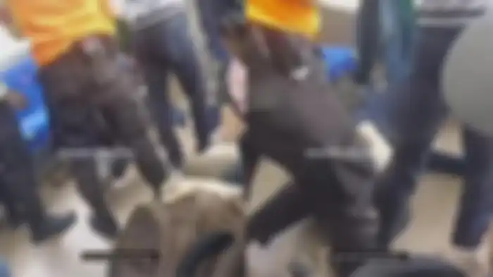 Viral penumpang disebut kesurupan di dalam kereta rel listrik (KRL) rute Rangkasbitung-Tanah Abang pada Rabu (3/1/2024). 