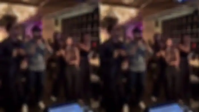 Tamara Tyasmara saat asyik karaoke