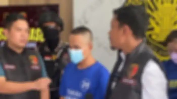 Tersangka pencabulan anak di bawah umur, Budi Riyono (37) dihadirkan saat Konferensi Pers Polres Semarang di Mapolres Semarang, Ungaran Barat, Kabupaten Semarang, Kamis (25/4/2024).  