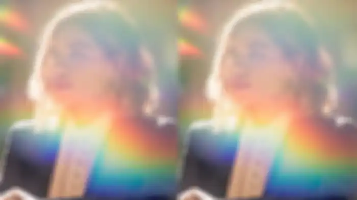 Penampilan cantik America Ferrera dengan dress