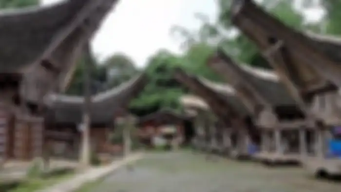 Tongkongan yang saling berhadapan.