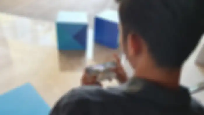 Mencoba Samsung Galaxy A50s dengan memainkan PUBG Mobile.