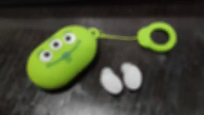 Oppo Enco W11 dengan Soft Case Edisi Toy Story