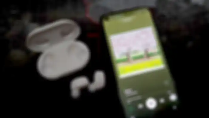 Oppo Enco W11 untuk mendengarkan musik di Spotify