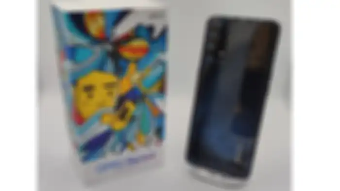 Kotak Oppo Reno4