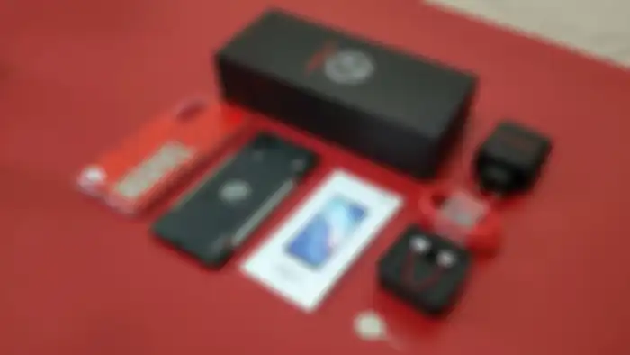 Isi kotak Oppo Reno5 Marvel Edition