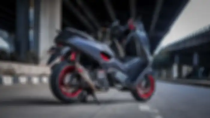 Tema luar angkasa kental di modifikasi Yamaha NMAX ini.