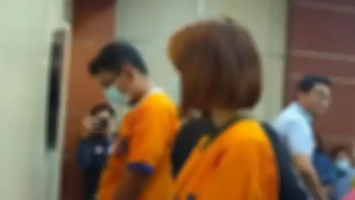 Pemeran wanita kebaya merah inisial AH mengaku mengonsumsi obat-obatan. Foto sosoknya berseliweran