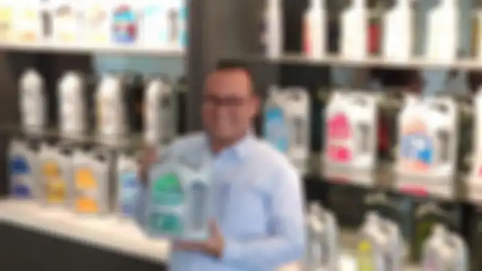 Sigit Pranowo, Ketua Umum Aspelindo akan membuat logo khusus SNI di botol oli untuk hindari pemalsuan.