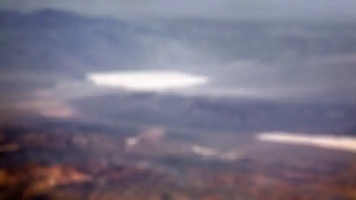 Pemandangan dari udara Danau Groom, yang merupakan bagian dari Area 51 dan daerah sekitarnya.