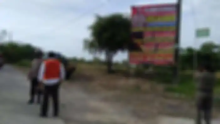 Foto baliho yang memaki pemerintah di tengah pandemi. Ternyata pemasangnya punya jabatan mentereng. 