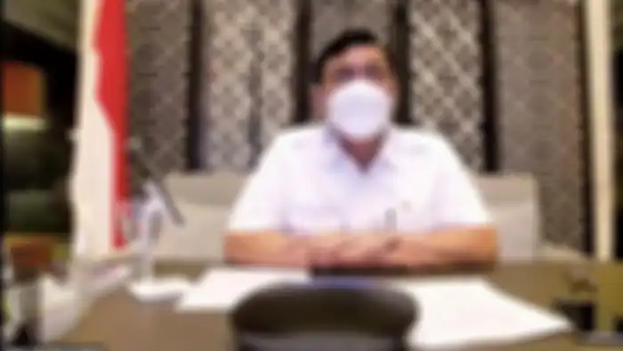 Terkejut dengan aturan makan di warteg 20 menit, netizen pun menyindir Menko Marves Luhut Binsar Pandjaitan melalui foto meme.