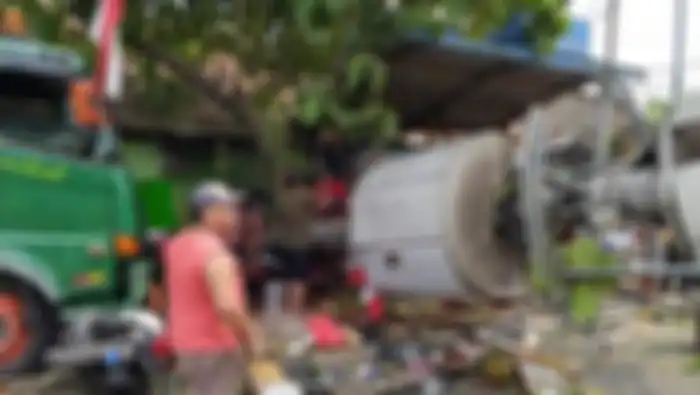 Sopir truk trailer mengaku lakukan kesalahan fatal sebelum kecelakaan maut di Bekasi terjadi. Foto tersangka masih disimpan polisi.