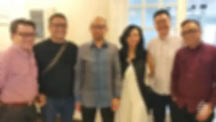 Manajemen HARA - Tom Malik(COO), Regi Wahyu(CEO), -Chatib Basri (Advisor) -Farina Situmorang(CMO) - Alex Jatra (CFO) - Imron Zuhri (CTO)