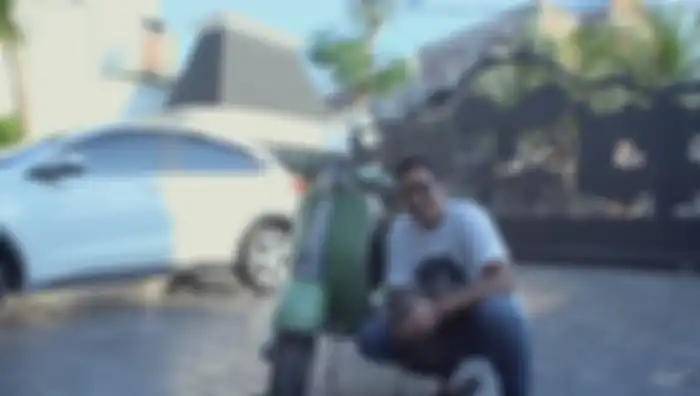 Halaman depan rumah Andre Taulany