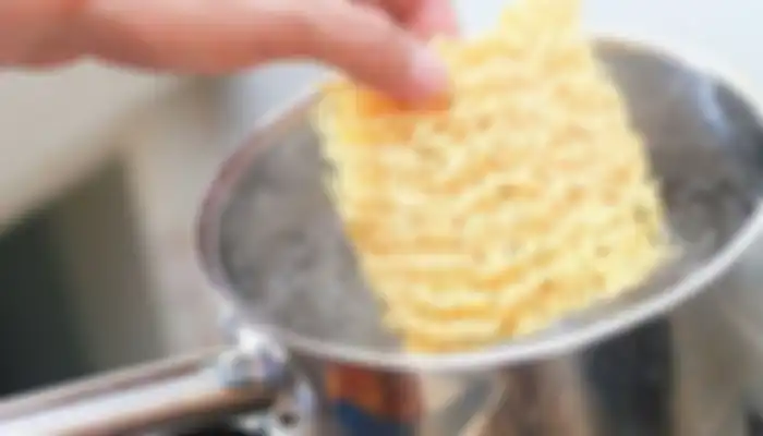 Masak mie instan bisa lebih cepat dari lampu merah Samsat Kircon? 