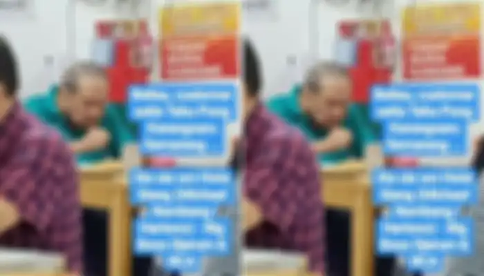 Orang terkaya di Indonesia, Michael Bambang Hartono ketika jajan di warung Tahu Pong Karangsaru Semarang.