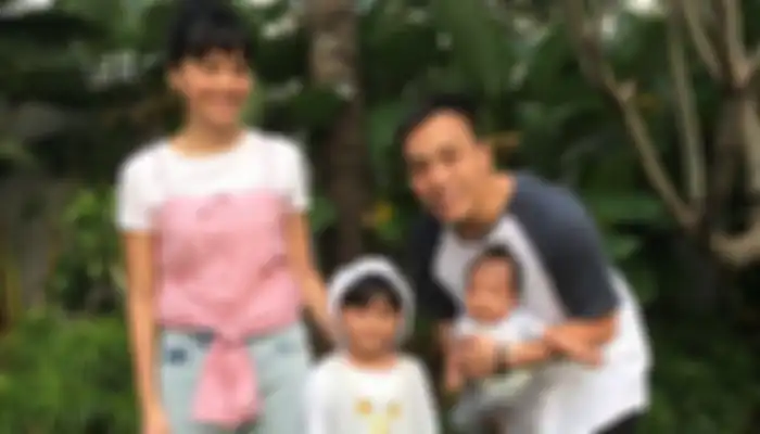 Keluarga kecil Christy Subono, mantan Dimas Seto