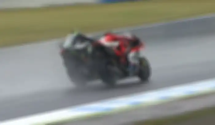 Zarco menyenggol motor Lorenzo ditikungan 9 MotoGP Jepang (15/10) Foto: Crash.net