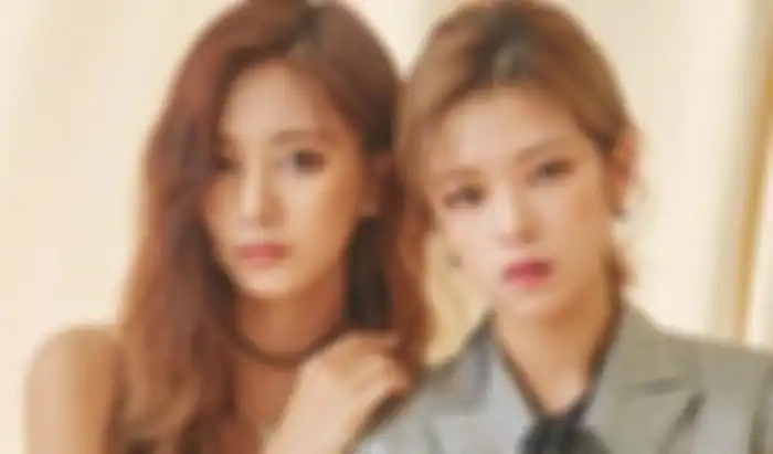Tzuyu & Jeongyeon TWICE