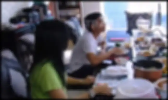 Ruang makan Iis Dahlia