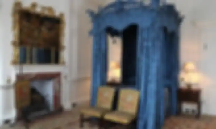 Salah satu kamar tdiur di Dumfries House 