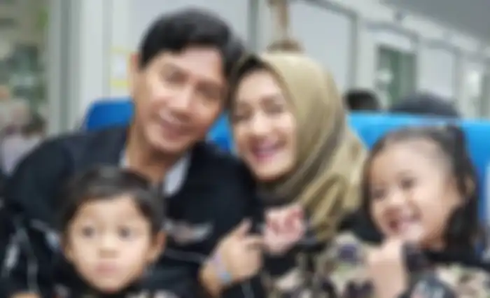 Pensiun Dini Jadi Pedangdut Ibu Kota, Nini Carlina Bongkar Perasaannya Usai Dipersunting Dokter Spesialis Gastroenterologi yang Harus Selamatkan Nyawa Tiap Saat: Lelaki Ini Alasan Saya Istirahat dari Dunia Musik