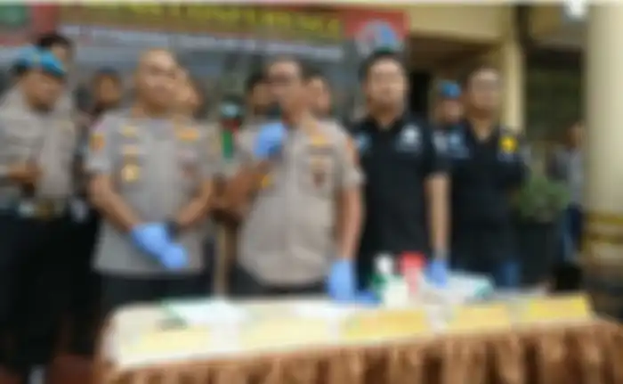Momen saat polisi membongkar  identitas Lucinta Luna