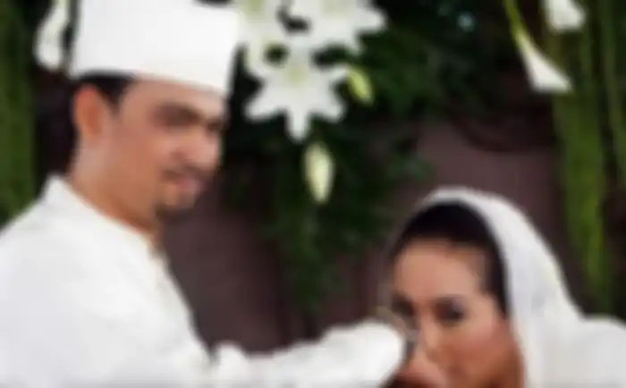 Komedian Nunung dan Iyan Sambiran menikah