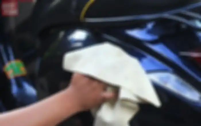Keringkan pakai lap chamois.