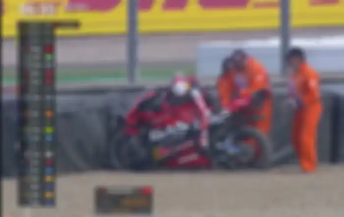 Pedro Acosta saat melebar di FP1 MotoGP Inggris 2024.