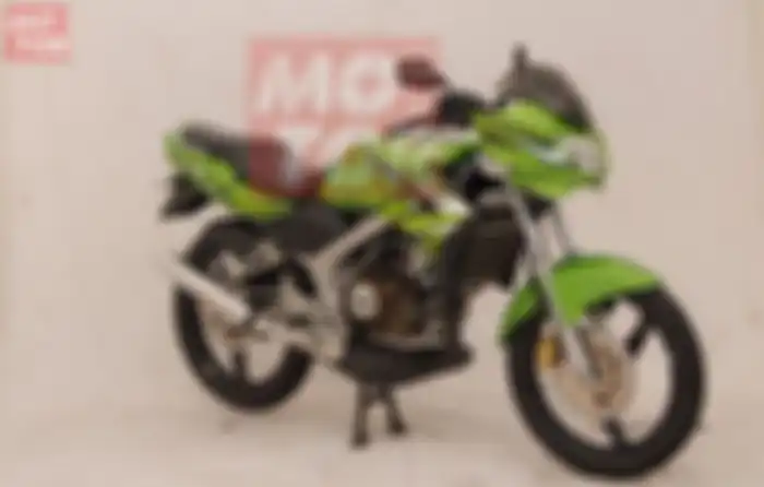 Kawasaki Ninja R 150.