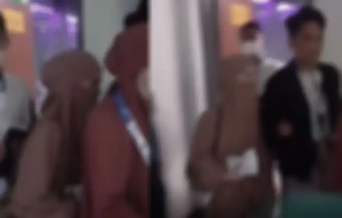 Lesti Kejora gandeng sang ayah saat hendak berangkat umrah