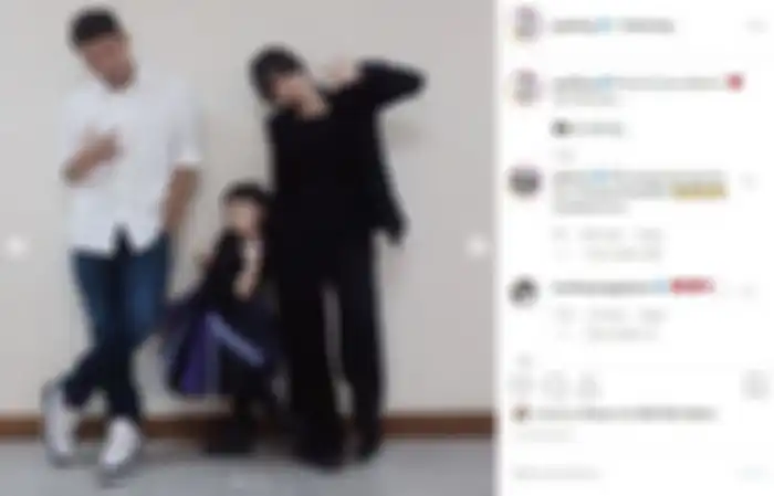 Unggahan Gading Marten dnegan formasi lengkap bersama Gisella Anastasia