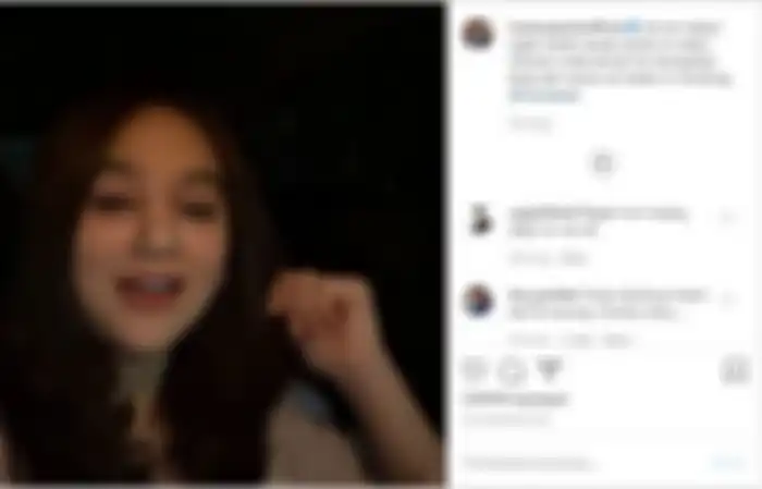 Hotman memperlihatkan video singkat Hana Hanifah yang terlihat menggerak-gerakkan kepalanya tanpa bersuara.