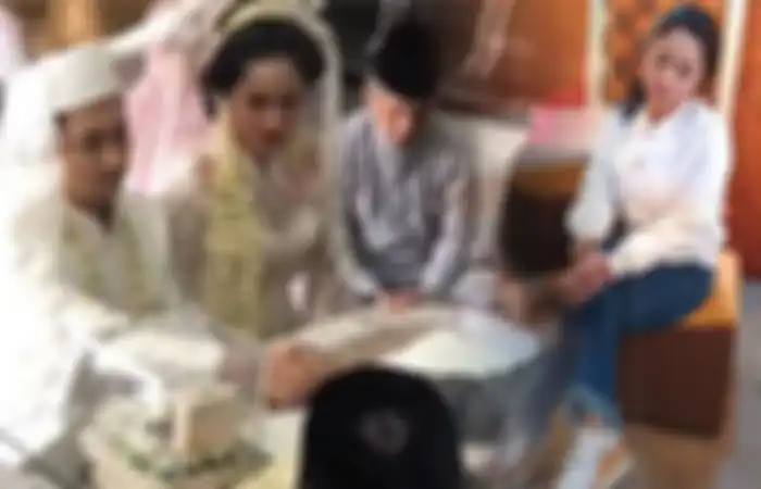 Dewi Perssik dan Angga Wijaya saat melangsungkan akad nikah pada 10 September 2017 di Jember, Jawa Timur