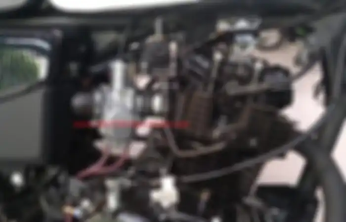 Kawasaki W715TR masih menggunakan sistem karburator.