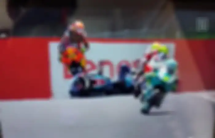 Foto kecelakaan fatal yang menimpa Jason Dupasquier pebalap motor yang berusia 19 tahun saat berlaga di sesi kualifikasi Moto3.