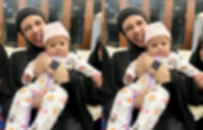 Geni Faruk berfoto bersama sang cucu, Ameena