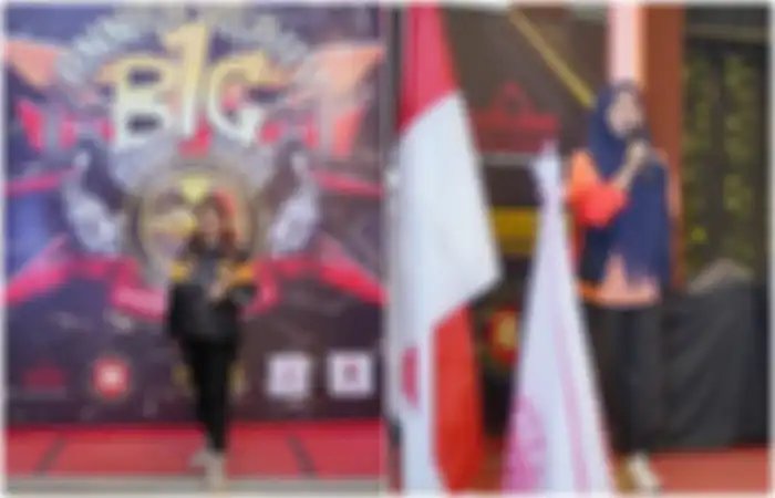 Tri Wahyuni Aswan, ketua panitia pelaksana (kiri) dan Hj Meyti Rahmatia, S.Pd, SE, MM selaku Dewan Penasehat XXX COMMUNITY INDONESIA (kanan).