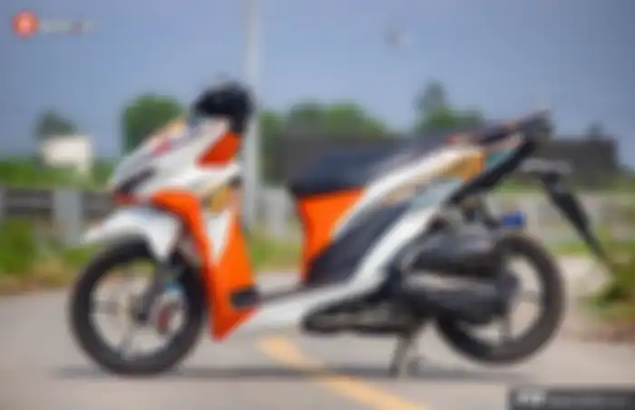 Seluruh bodi Honda Vario 150 ini dipasang decal stiker yang menguatkan kesan sporty.