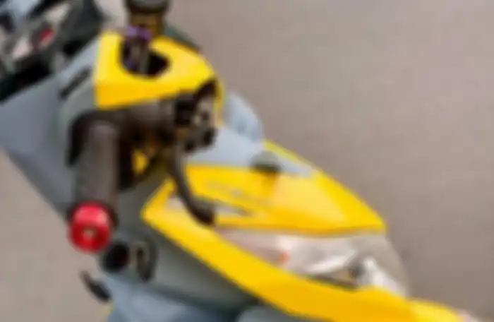 Pengereman tangan pakai master rem Brembo.