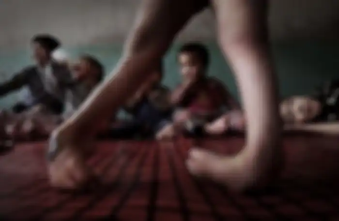 Anak yatim yang dipelihara petani.