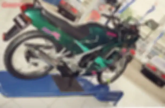Suzuki RGR150SS Generasi kedu, terdapat perubahannya pada bagian fairing full dan buntut yang senada dengan Suzuki Crystal.