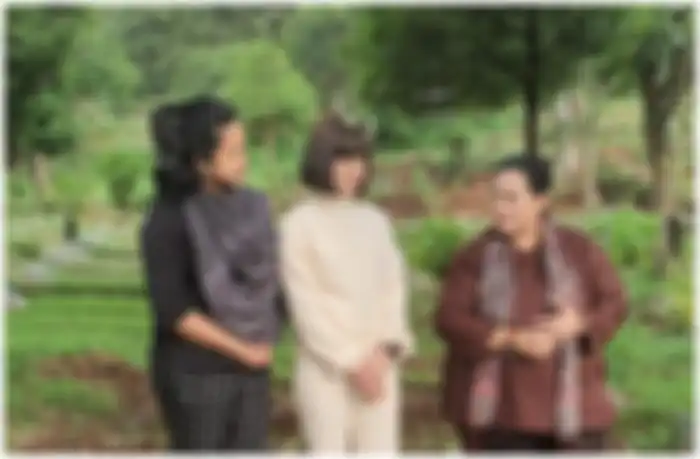 Ziarah ke makam Lina, Mbak You beri peringatan keras pada Feni Rose dan Chika Jessica 