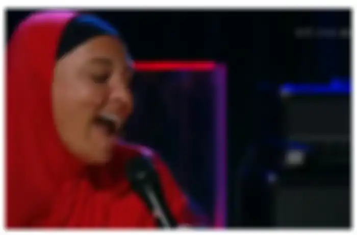 Memeluk agama Islam, penyanyi Sinead OConnor muncul dengan memakai jilbab  