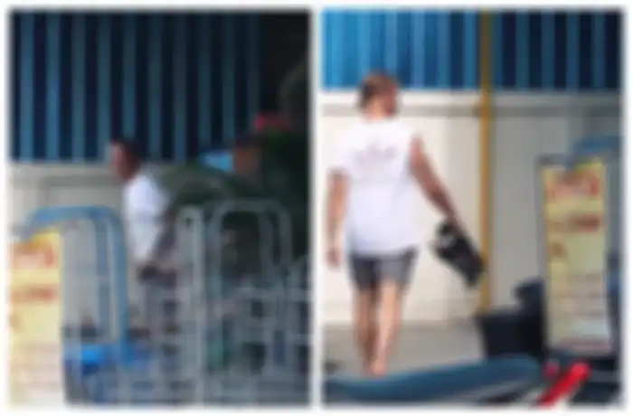 Diplo ganti celana di pojokan ruko.