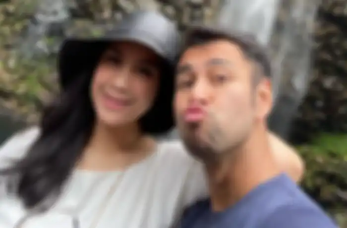 Raffi Ahmad sindir Nia Ramadhani yang tak bisa kupas salak